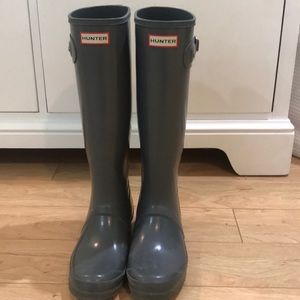 Tall Hunter rain boots in grey